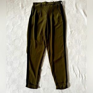 Olive green troussers